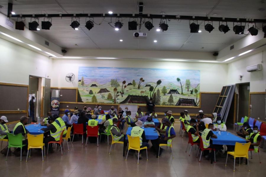 المركز الجماهيري وقسم تحسين ملامح وجه المدينة يكرمون امناء الصحة في رهط 